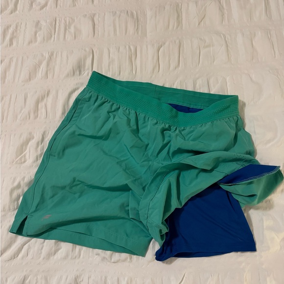 Fabletics 5” Shorts - Picture 2 of 3